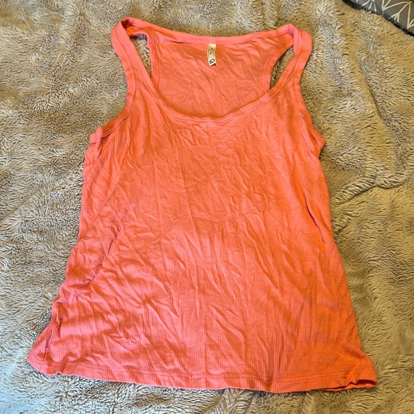Women’s tank - Picture 1 of 2